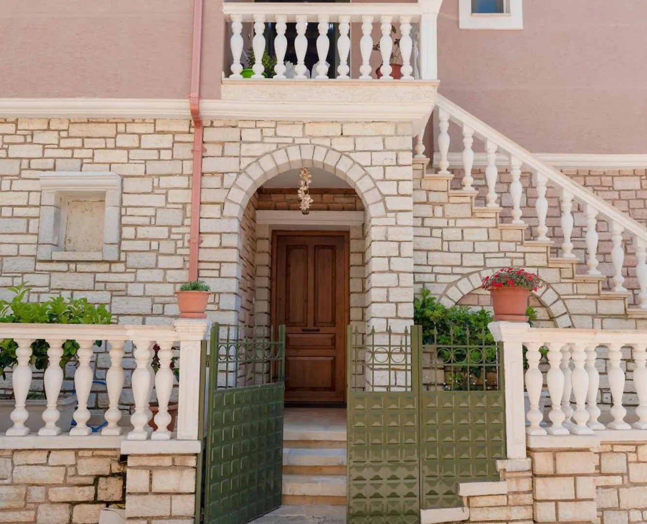 Apartments Villa Luxor Саранда