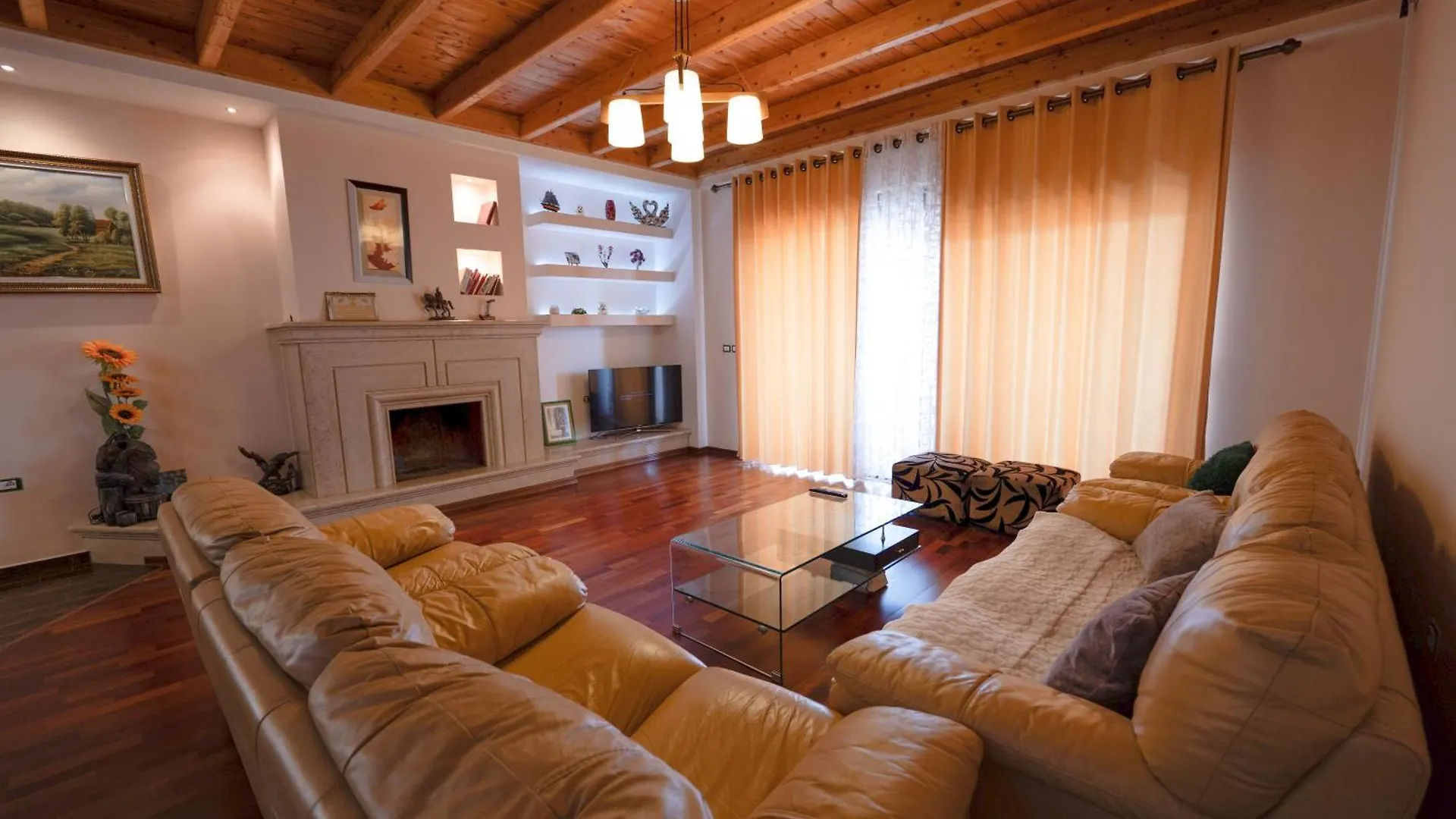 Apartments Villa Luxor ساراندا