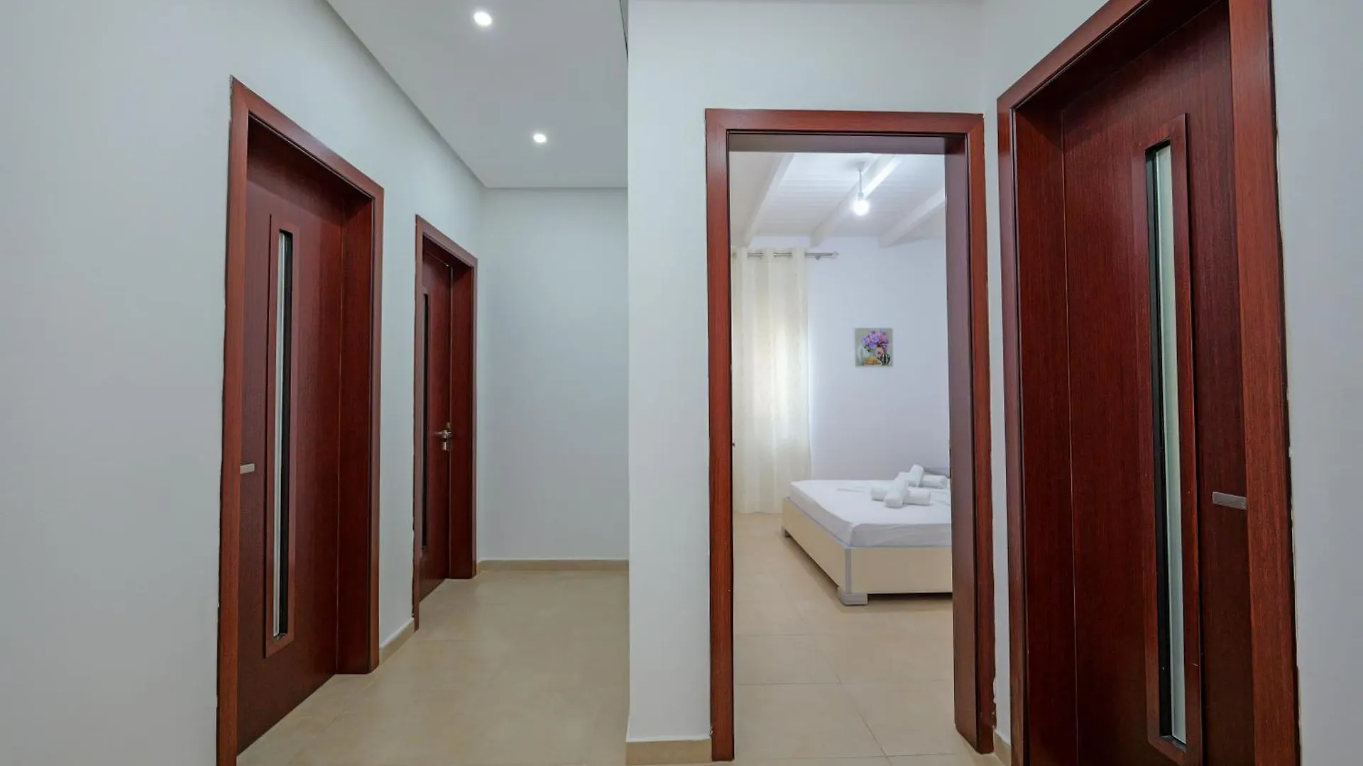Apartments Villa Luxor ساراندا