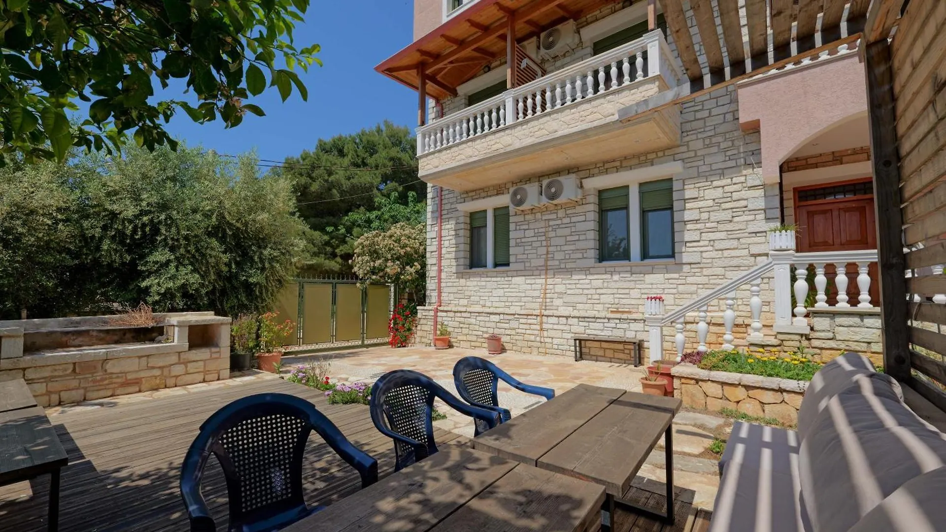 Apartments Villa Luxor ساراندا